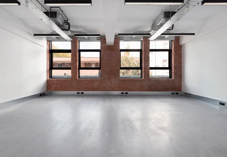 *Clerkenwell* Private Serviced Offices: Units from 5 to 300 desks for rent EC1