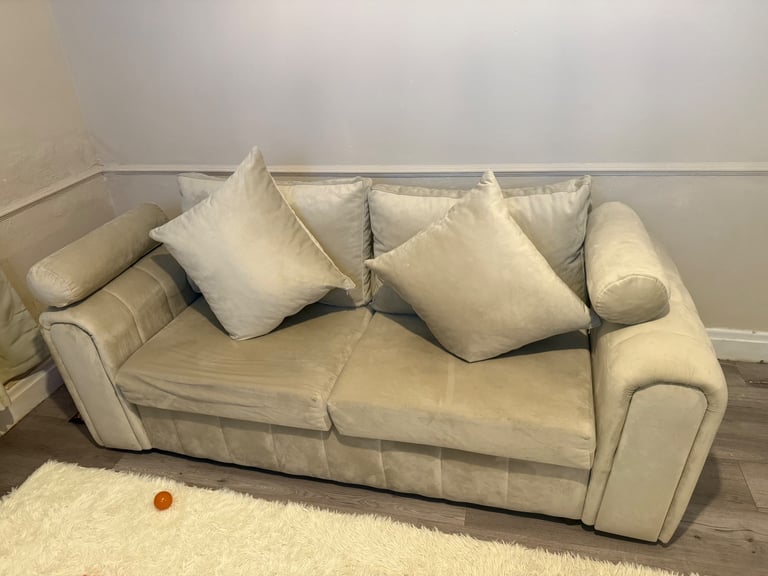 image for Cream 3 and 2 seater sofas 