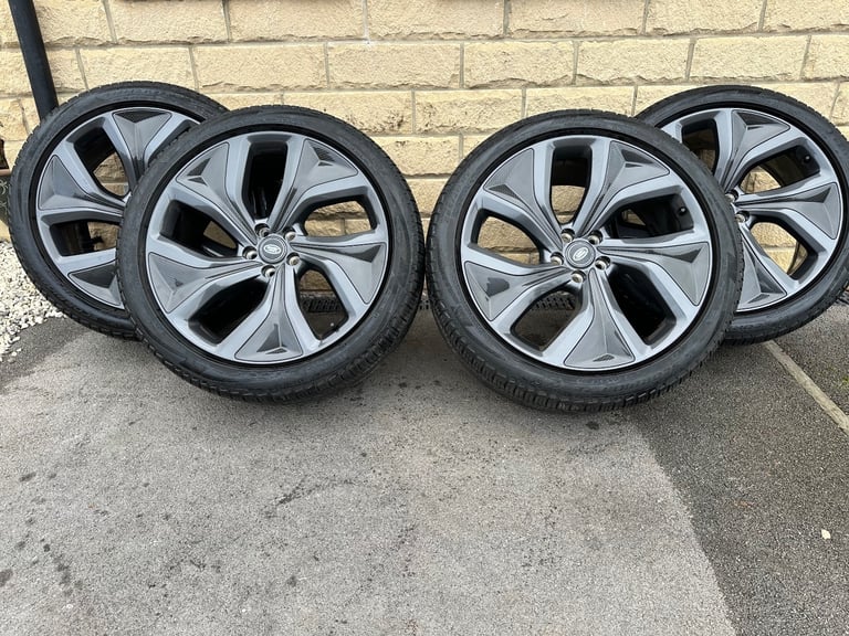 Genuine Range Rover NEW 23" Carbon Fibre alloy wheels Style 5128 & 7mm+ Pirelli Scorpions & TPMS!