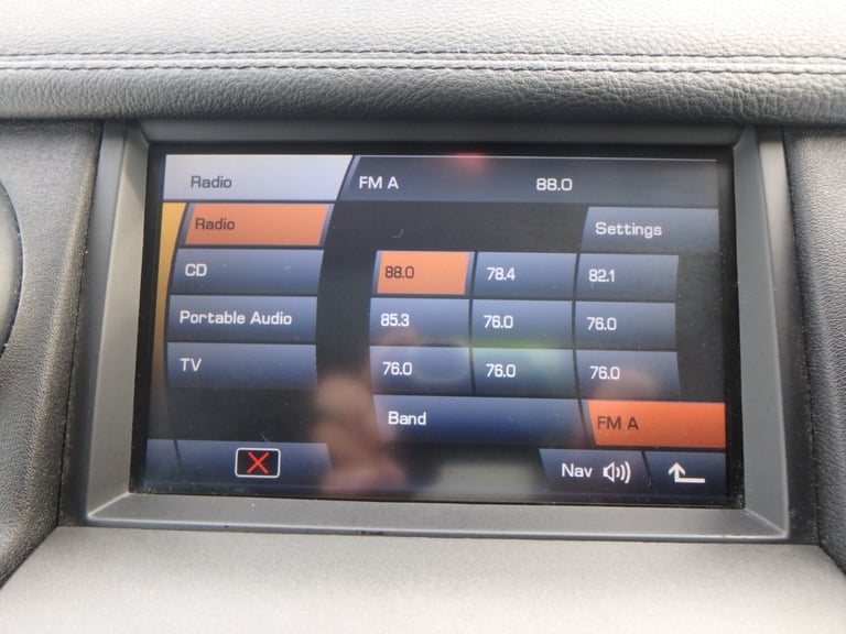 2011 Land Rover Discovery 4  5.0 V8 Petrol Automatic ... 7 Seater 4x4 Petrol Automatic