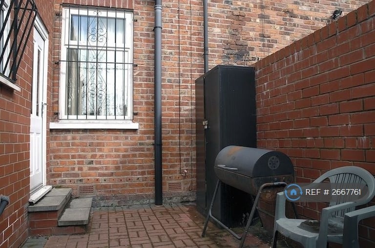 5 bedroom house in Hathersage Road, Manchester, M13 (5 bed) (#2667761)