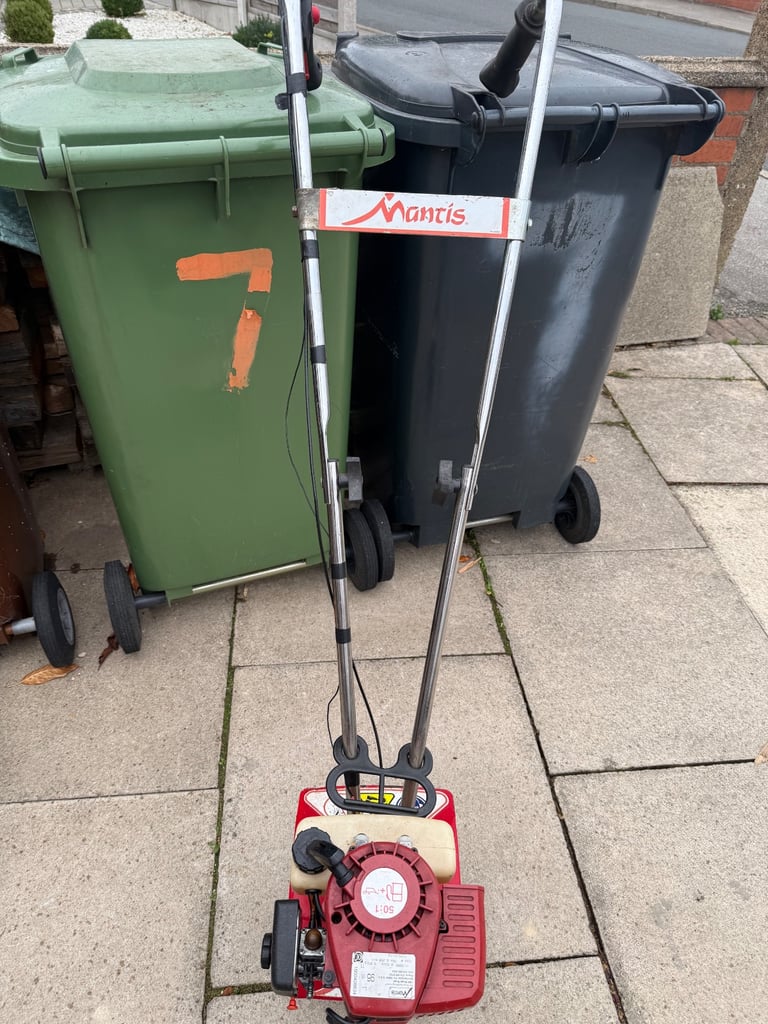 Mantis Rotavator with 2 stroke Engine 