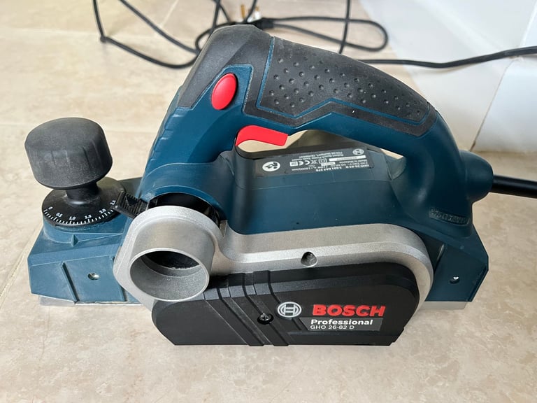 Bosch Professional 710W 240V 2.6mm Corded Electric Planer. 