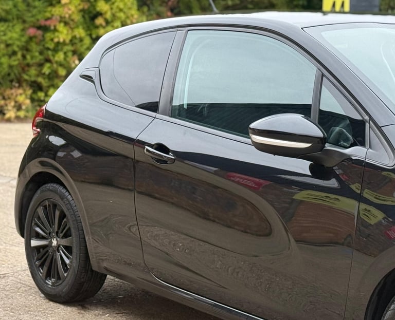2018 Peugeot 208 1.2 PureTech Black Edition Euro 6 3dr Petrol