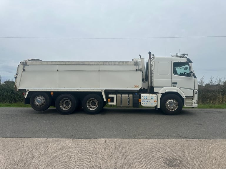 Volvo FM 420 8 X 4 Tridem Sleeper Cabin Alloy Body Tipper