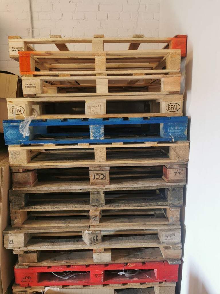 Free Wooden pallets