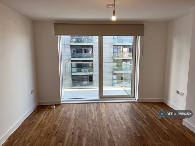 1 bedroom flat in Pomona Strand, Old Trafford, Manchester, M16 (1 bed) (#2659059)