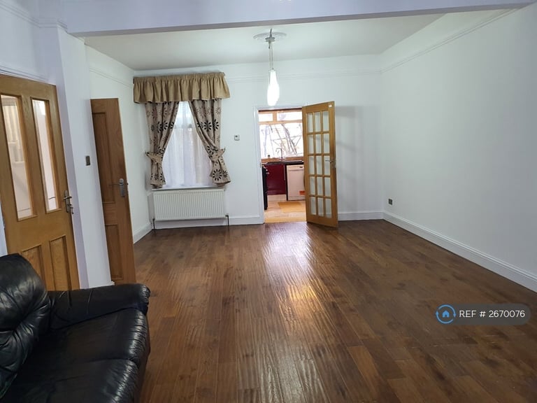 3 bedroom house in Goodall Road, London, E11 (3 bed) (#2670076)