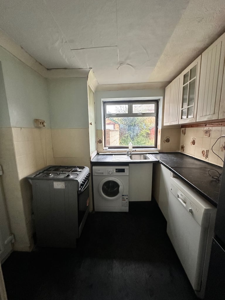 3 Bed 2 Reception LU4