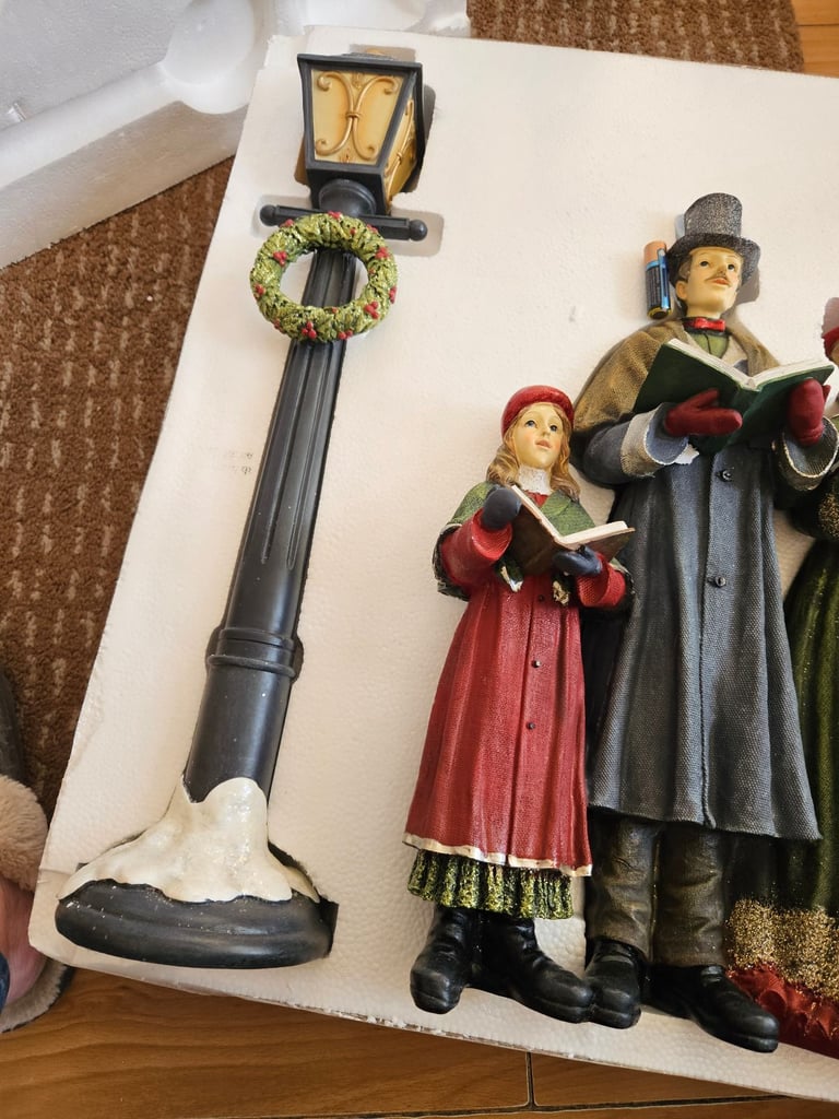 Light up victorian  carollers 