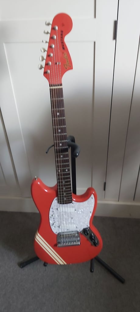 Fender Mustang guitar MOJ