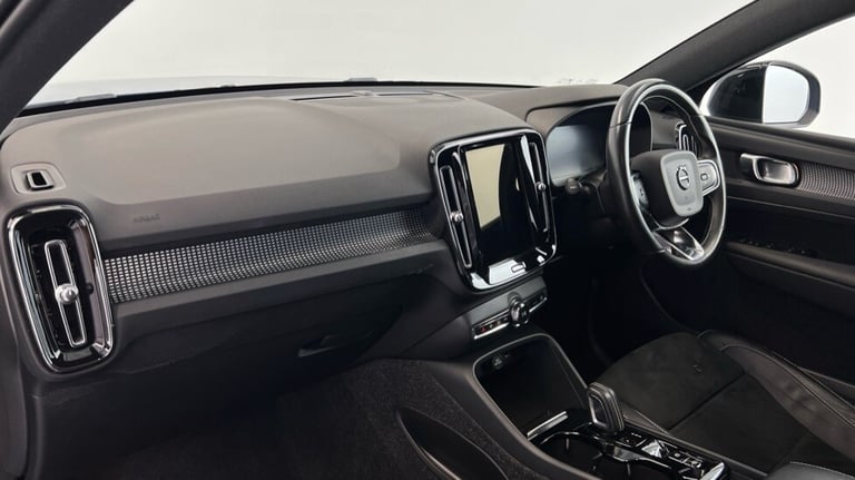 2021 Volvo XC40 Recharge R-Design, T5 plug-in hybrid (Power Tailgate, Sensus Navigation) Estate P...