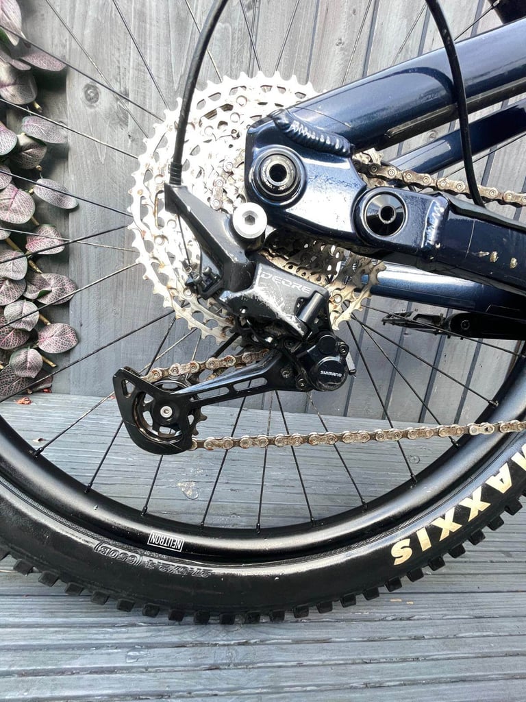 2022 Vitus Escarpe 27 CR mountain bike in velocity blue. 