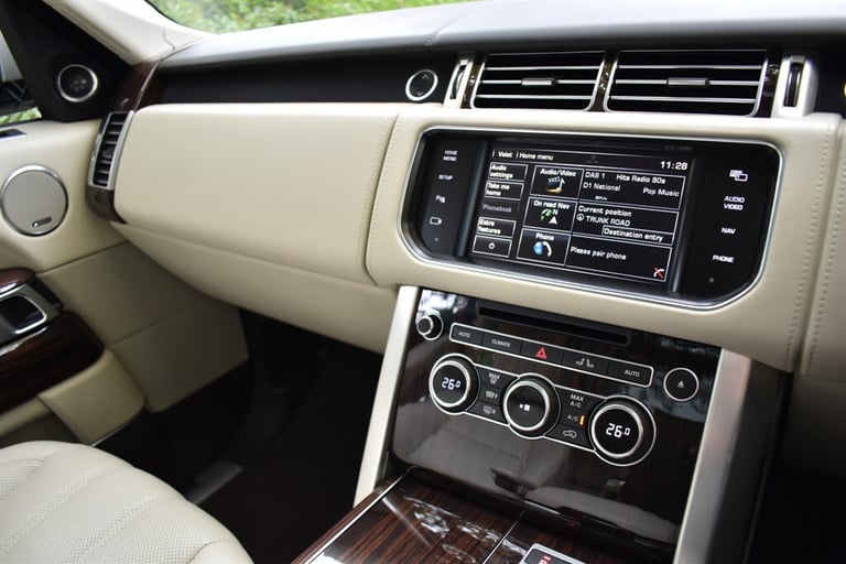 2014 Land Rover Range Rover V8 AUTOBIOGRAPHY+11 Services carried out! Estate Petrol Automatic
