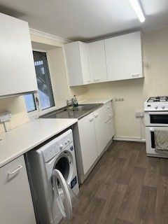 Spacious one bedroom ground floor flat with courtyard PL1 4QN