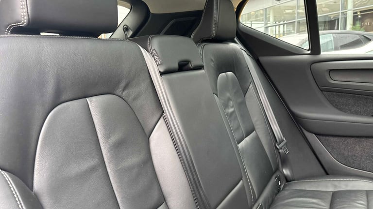  Volvo XC40 2.0 B4P Inscription 5dr AWD Auto Estate Petrol Automatic