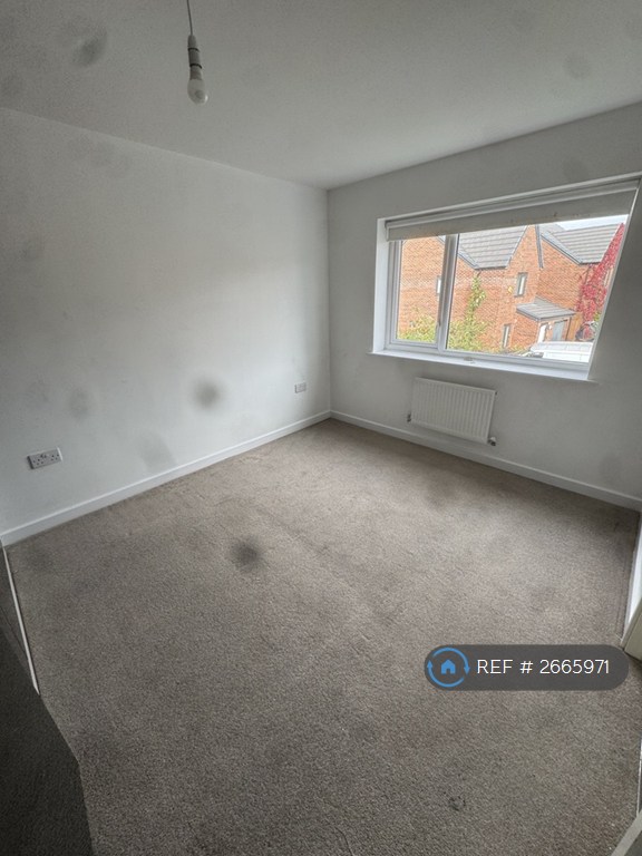 3 bedroom house in Ashover Avenue, Manchester, M12 (3 bed) (#2665971)