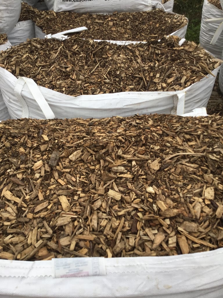 Woodchip ( not bark) decorative mulch FREE DELIVERY 