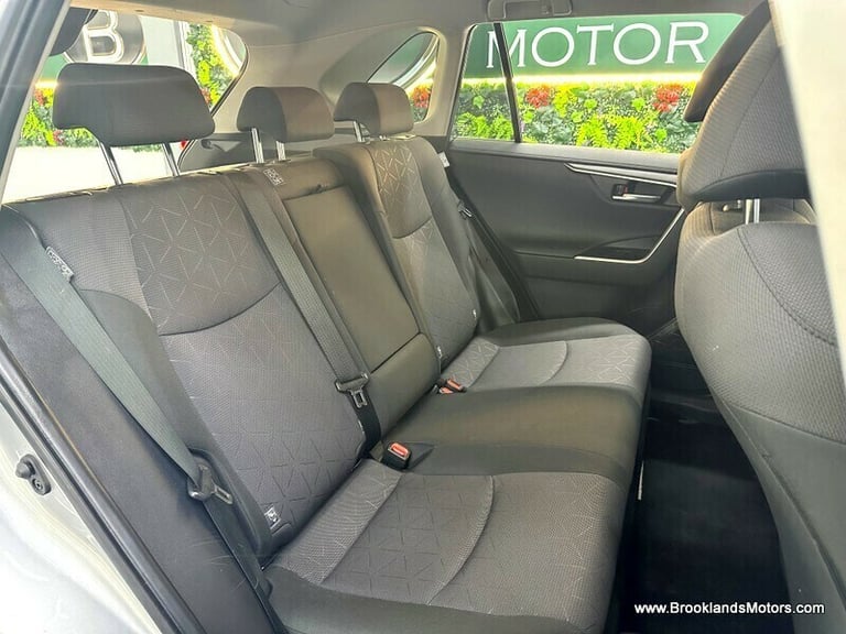 Toyota RAV4 2.5 VVT-I DESIGN [SAT NAV, REVERSE CAMERA &amp; 4WD]