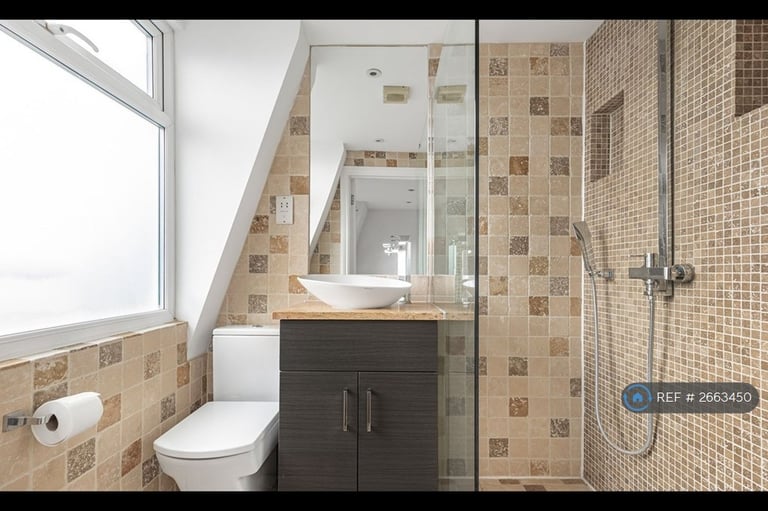 3 bedroom house in Ravensbury Road, London, SW18 (3 bed) (#2663450)