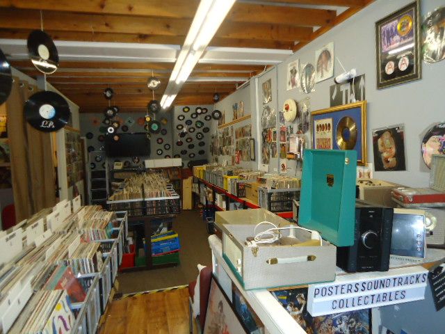 Vinyl Records, players and memorabilia wanted, best price paid