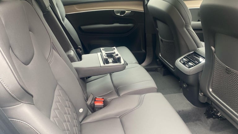 2025 Volvo XC90 Plus, B5 AWD Mild hybrid, Petrol, Dark, 7 Seats ESTATE Petrol/Electric Hybrid Aut...