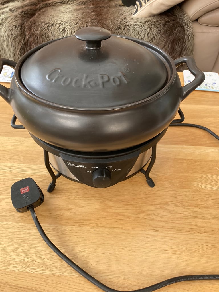 Crockpot slow cooker in good working condition 