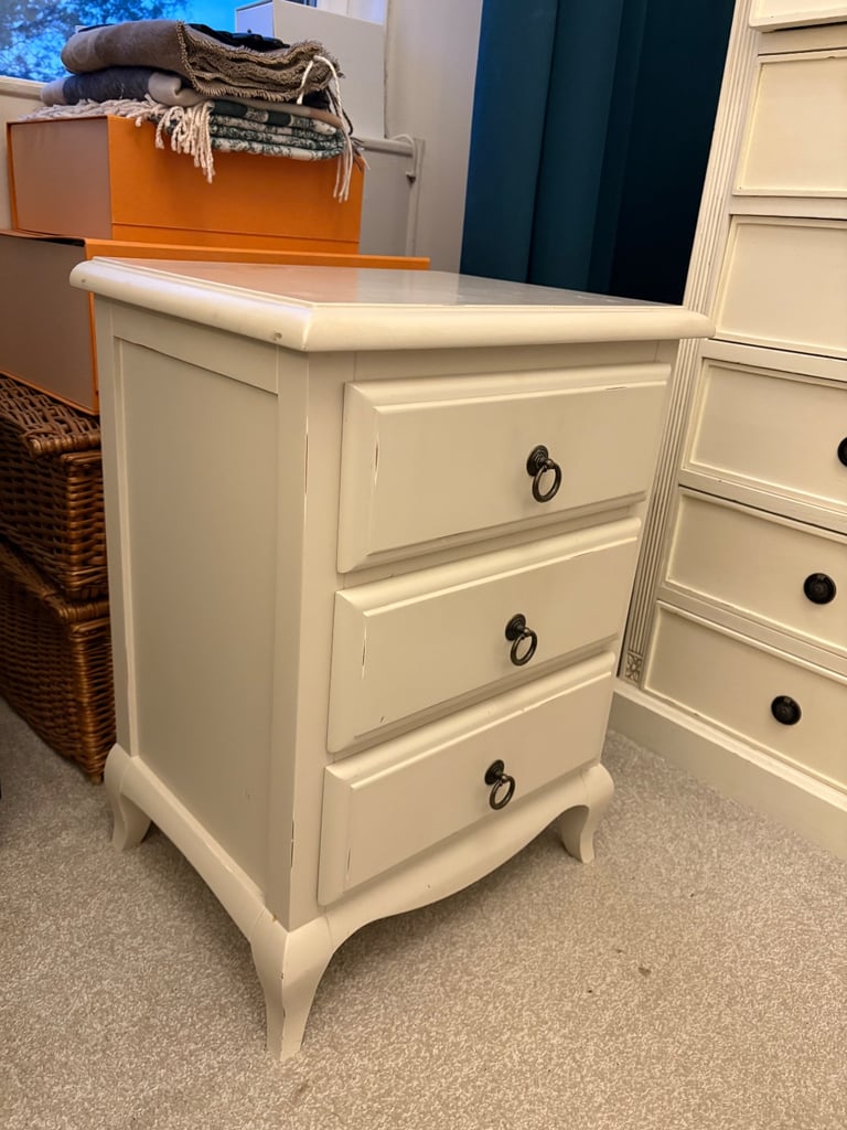  Bedside drawers