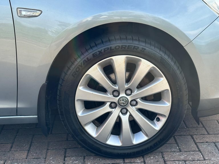 2011 Vauxhall Astra 1.4 16v Exclusiv Euro 5 5dr HATCHBACK Petrol Manual