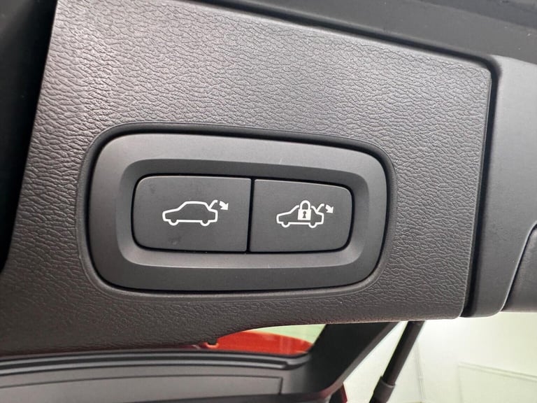 VOLVO XC60 2.0h T6 Recharge 18.8kWh Plus Auto AWD Euro 6 (s/s) 5dr 2024