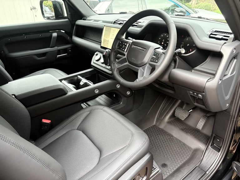 2025 Land Rover Defender 2025 3.0 D250 Hard Top X-Dynamic SE Auto PANEL VAN Diesel Automatic