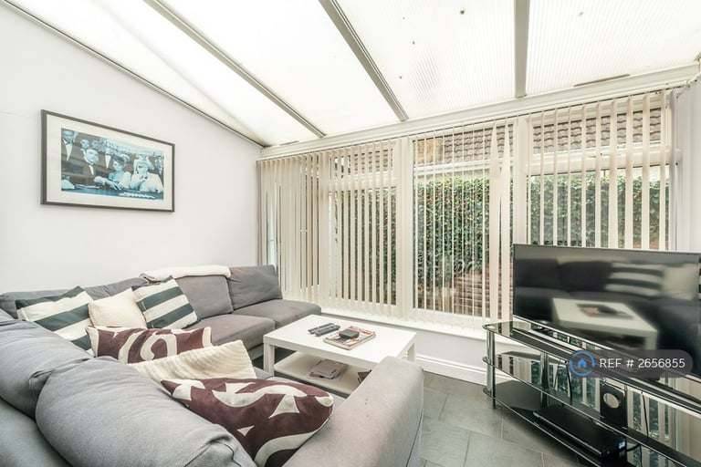 1 bedroom in Goffs Road, Ashford, TW15 (#2656855)