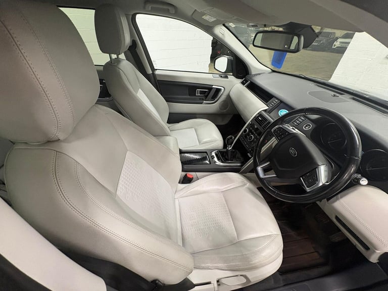 2017 Land Rover Discovery Sport 2.0 TD4 SE Tech 4WD Euro 6 (s/s) 5dr ESTATE Diesel Manual