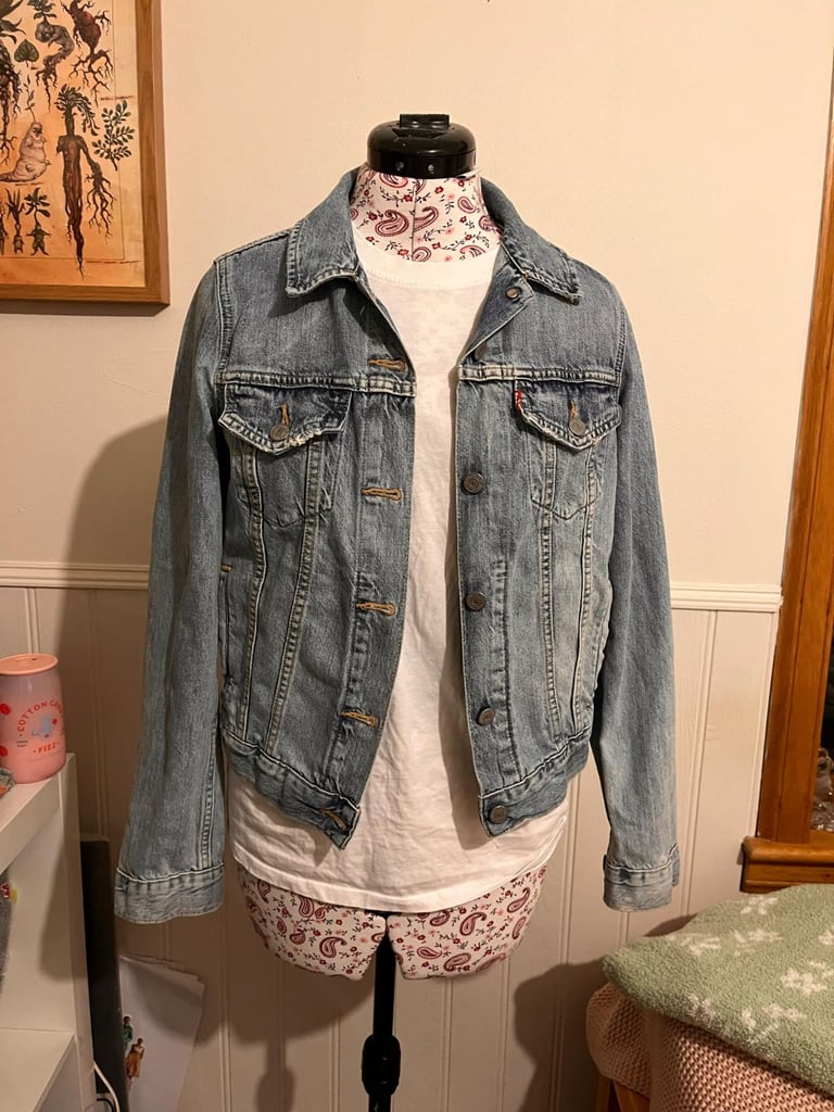 Ladies levi jacket size s