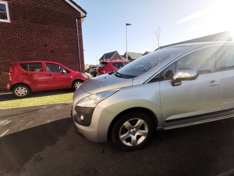 Peugeot, 3008, Hatchback, 2010, Manual, 1598 (cc), 5 doors