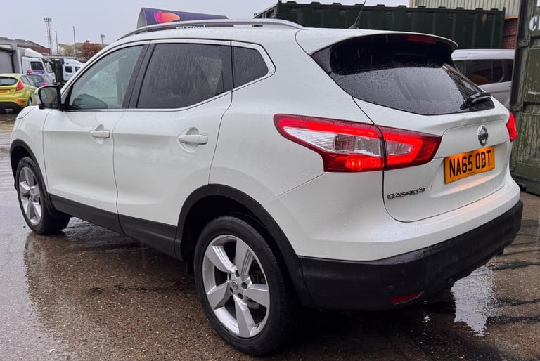 2015 Nissan Qashqai 1.2 DiG-T N-Tec+ 5dr HATCHBACK Petrol Manual