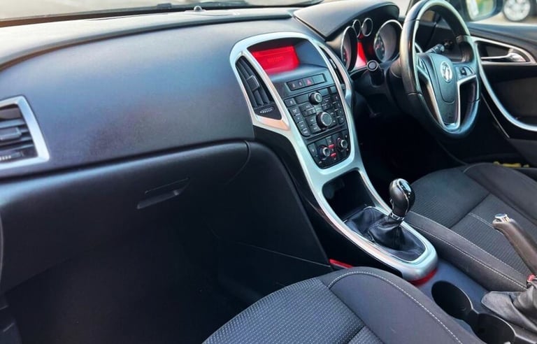 2014 Vauxhall Astra 1.6 SRi Manual 70,000 Miles . 5dr . Good Mileage . CHEAP on Fuel . HATCHBACK ...