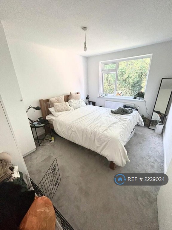 2 bedroom flat in Croft Close, Chislehurst, BR7 (2 bed) (#2229024)