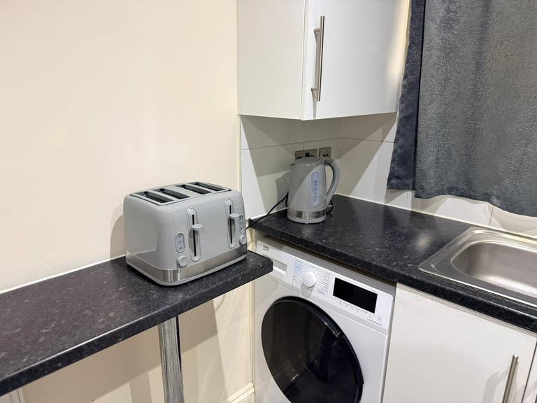 1 Bedroom Accommodation, KINGSBURY, HA3, £1,250, **BILLS INCLUDED**