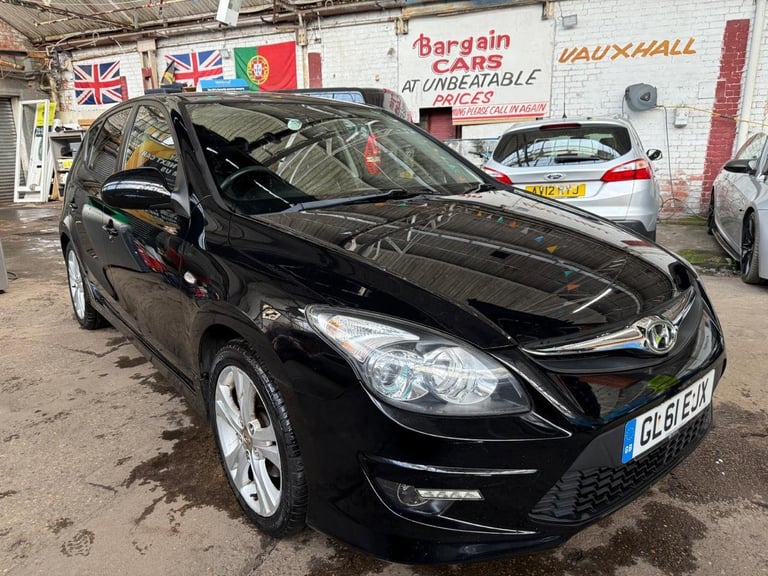 HYUNDAI I30 1.6 CRDi Premium AUTOMATIC DIESEL FULL SERVICE HISTORY 2011