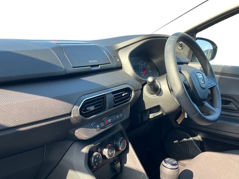  Dacia Sandero 1.0 Tce Essential Hatchback 5dr Bi Fuel Manual Euro 6 s/s 100 Ps