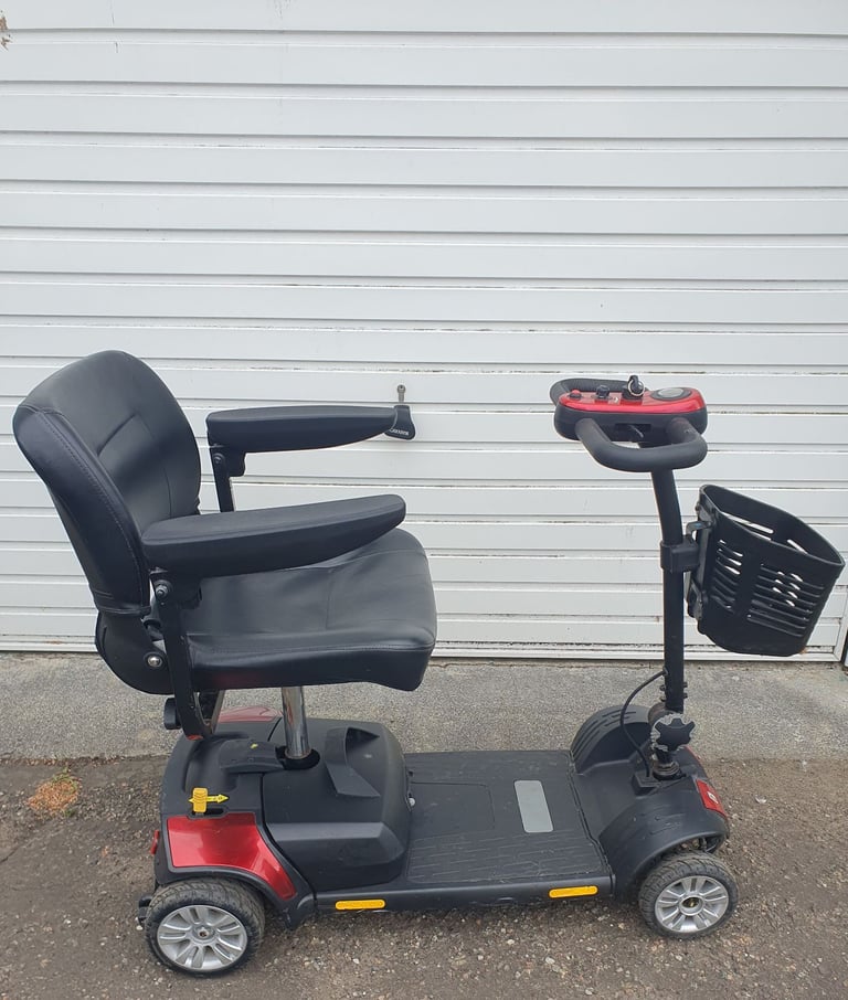 Small fold mobility scooter good condition can deliver 