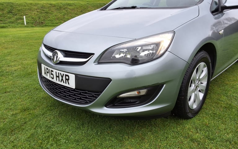 2015 Vauxhall Astra 1.4i 16V Design 5dr HATCHBACK Petrol Manual