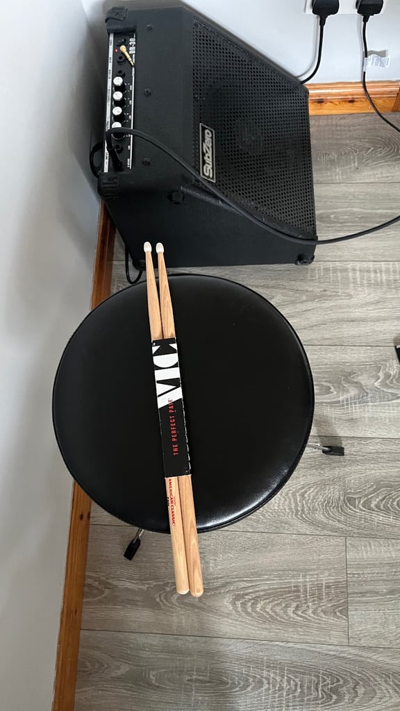 Roland TD-27KV Electronic Drum Kit – Excellent Condition, Includes Amp & Throne