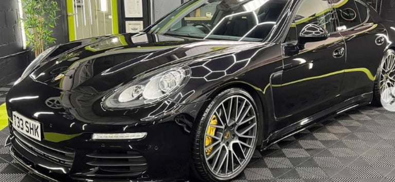 21” genuine Porsche alloy wheels with tyres.