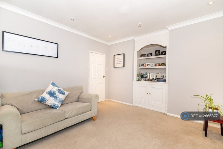 2 bedroom flat in Streatham Common, London, SW16 (2 bed) (#2666377)
