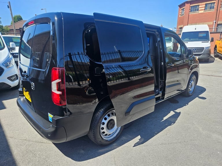 2022 Vauxhall Combo L2H1 2300 DYNAMIC 100 6 SPEED ( BLACK) Panel Van Diesel Manual