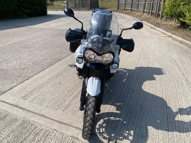 2016 16 TRIUMPH TIGER 800 XRT WHITE ENDURO FULL ADVENTURE LUGGAGE TOURER