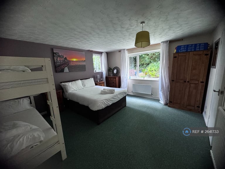 1 bedroom flat in Borough Road, Combe Martin, Ilfracombe, EX34 (1 bed) (#2641733)