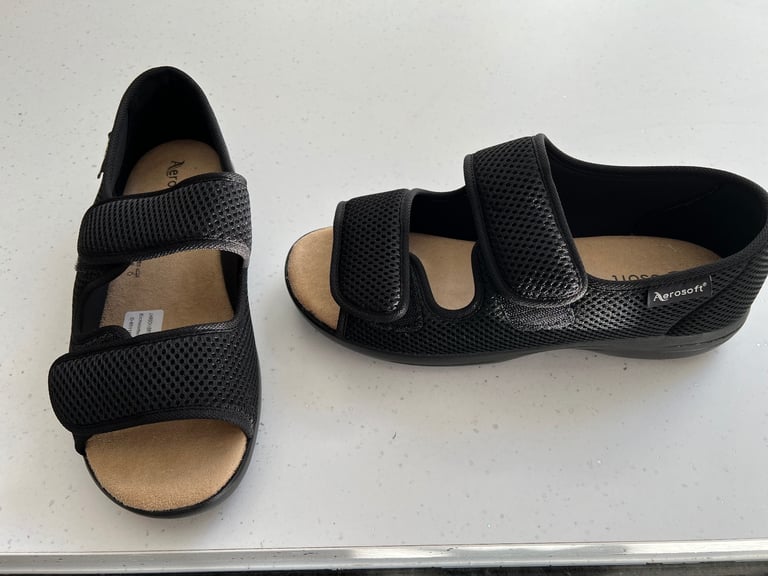 Slippers size 10 / 44 with adjustable width fitting never worn